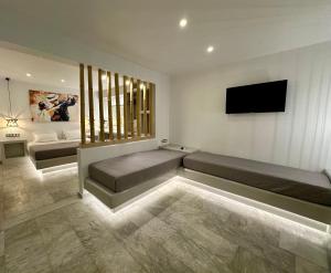Televiisor ja/või meelelahutuskeskus majutusasutuses Aphrodite Hotel & Apartments