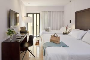 Posteľ alebo postele v izbe v ubytovaní Hotel Rey Alfonso X