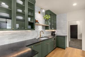 Nhà bếp/bếp nhỏ tại Suncadia 5 Bdrm Custom Home, Perfect for Small Events