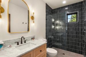 Phòng tắm tại Suncadia 5 Bdrm Custom Home, Perfect for Small Events