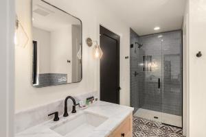 Phòng tắm tại Suncadia 5 Bdrm Custom Home, Perfect for Small Events