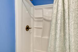 a white shower door with a white shower curtain at Cozy Meredith Studio Near Lakes and Downtown in Meredith +19 photos