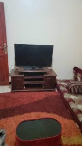 TV a/nebo společenská místnost v ubytování Go there Inn