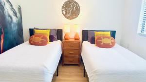 Ένα ή περισσότερα κρεβάτια σε δωμάτιο στο Ocean View Condo - at Magic Sands Beach