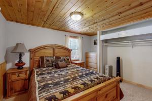 Postel nebo postele na pokoji v ubytování Hank Monk Manor