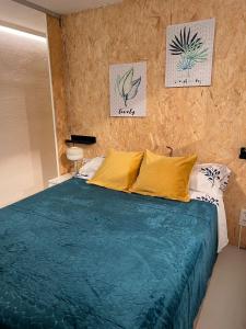 Ένα ή περισσότερα κρεβάτια σε δωμάτιο στο LOFT Céntrico MALIAÑO - DUA ROOMS