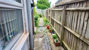 a backyard garden with a fence and a fire hydrant at 2 bedroom house perfect for contractors in Birmingham