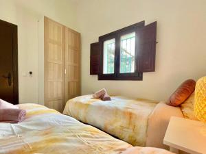 Postel nebo postele na pokoji v ubytování Villa in Malaga, private pool and sea view