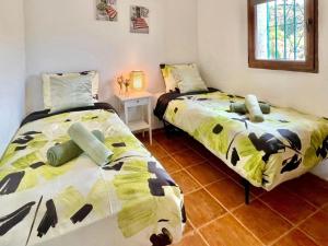 Postel nebo postele na pokoji v ubytování Villa in Malaga, private pool and sea view