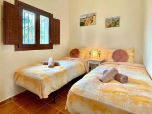 Postel nebo postele na pokoji v ubytování Villa in Malaga, private pool and sea view