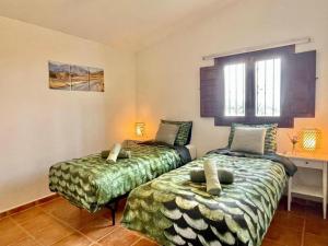 Postel nebo postele na pokoji v ubytování Villa in Malaga, private pool and sea view
