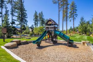 Ο χώρος παιχνιδιού για παιδιά στο Suncadia 4 Bdrm Pet Friendly Home Overlooking Gorgeous Mountains Views