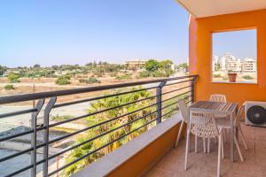 Balkón nebo terasa v ubytování Mirabella Mackenzie 1 Bedroom Flat Near the Sea