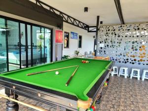 a pool table in a room with a pool ball at Heartbeat The Wisdom บ้านหรู ฟังค์ชั่นครบ in Bang Lamung