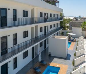 Μπαλκόνι ή βεράντα στο Modern Condo Pools Private BBQ Malecon 4 Blocks