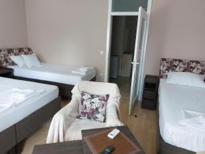Postel nebo postele na pokoji v ubytování Apartments MIMOZA