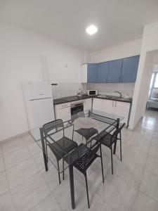 A kitchen or kitchenette at Relax playa blanca