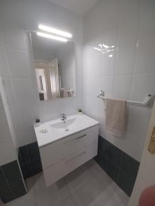 A bathroom at Relax playa blanca Még 14 kép