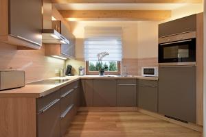 Kuchnia lub aneks kuchenny w obiekcie Resort Tirol Brixen am Sonnenplateau