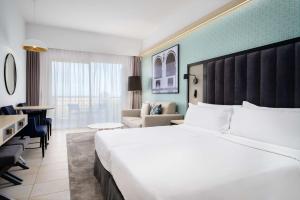 Katil atau katil-katil dalam bilik di Radisson Blu Resort Saidia Beach