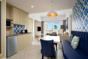 Dapur atau dapur kecil di Radisson Blu Resort Saidia Beach