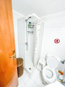 Bagno di Steve's Siviri's Apartment