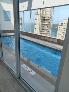 Bassein majutusasutuses Apartamento en el Rodadero Santa Marta con vista a la playa või selle lähedal