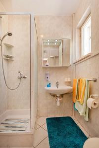 O baie la Apartments and rooms with a swimming pool Mlini, Dubrovnik - 22386