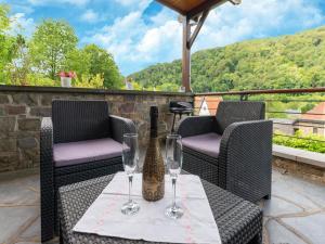 Ein allgemeiner Bergblick oder ein Berglick von des Ferienhauses aus