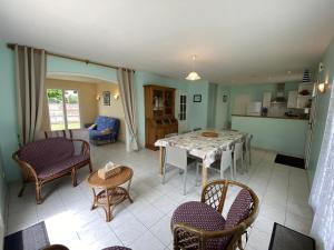 Posedenie v ubytovaní Villa lumineuse avec jardin, à 500m de la mer et proche du centre - Fouras - FR-1-709-51