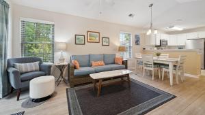 Η κουζίνα ή μικρή κουζίνα στο 54R R&R at Tee & Sea at True Blue condo by Peace Vacations