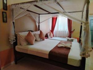 Postel nebo postele na pokoji v ubytování Grand Colonial Viveka + 37 fotografií