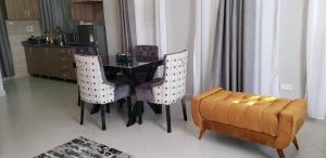 Kuchyň nebo kuchyňský kout v ubytování Modern Apartment in Kampala