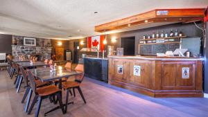 Ο χώρος του lounge ή του μπαρ στο Coach House Inn