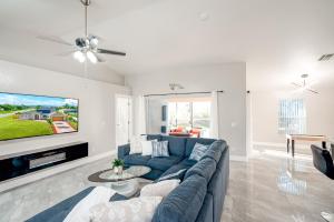A television and/or entertainment centre at Four Bedrooms Oasis with Heated Pool Private Jacuzzi and Billiards