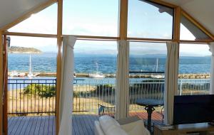 Gallery image of The Roundhouse-Waterfront Stay in Alonnah
