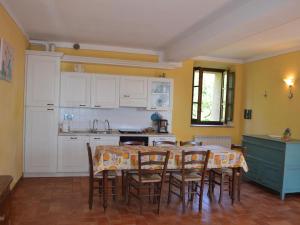 Kuchyňa alebo kuchynka v ubytovaní Apartment in Tuscany with Pool and Garden