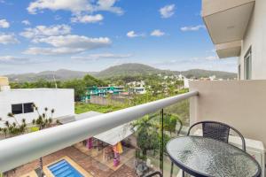 a balcony with a view of the mountains at Hotel Yeah Rinc&oacute;n de Guayabitos in Rincon de Guayabitos