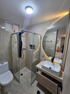 Ένα μπάνιο στο Hermoso Apartamento en el Peñon