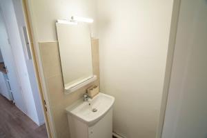 Ванная комната в T2 Les Dauphins Giens +15 фотографий