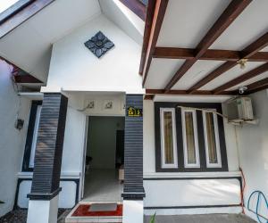 a house being remodeled with a roof at House Shizen I in Uluwatu