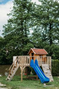 Herní místnost nebo prostor pro děti v ubytování Glamping Rajska vas