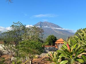 トランベンにあるVilla Omah Semarの遠山 +23枚の写真