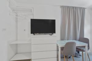 TV a/nebo společenská místnost v ubytování Apartments Petrina