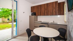 a kitchen and dining room with a table and chairs at Tiny House in Bibione