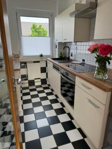 Kuchyň nebo kuchyňský kout v ubytování Ruhrpott Residenz - 3 Zimmer Suite - 70qm mit Balkon