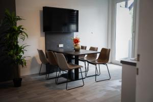TV a/nebo společenská místnost v ubytování JUNIK Apartments Oberhausen