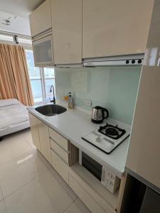 Kuchyň nebo kuchyňský kout v ubytování Tianmu Star Urban Living