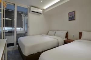 Postel nebo postele na pokoji v ubytování Eight Rest Hostel Myeongdong
