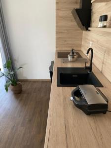 Kuchyňa alebo kuchynka v ubytovaní Sáňky Apartmány